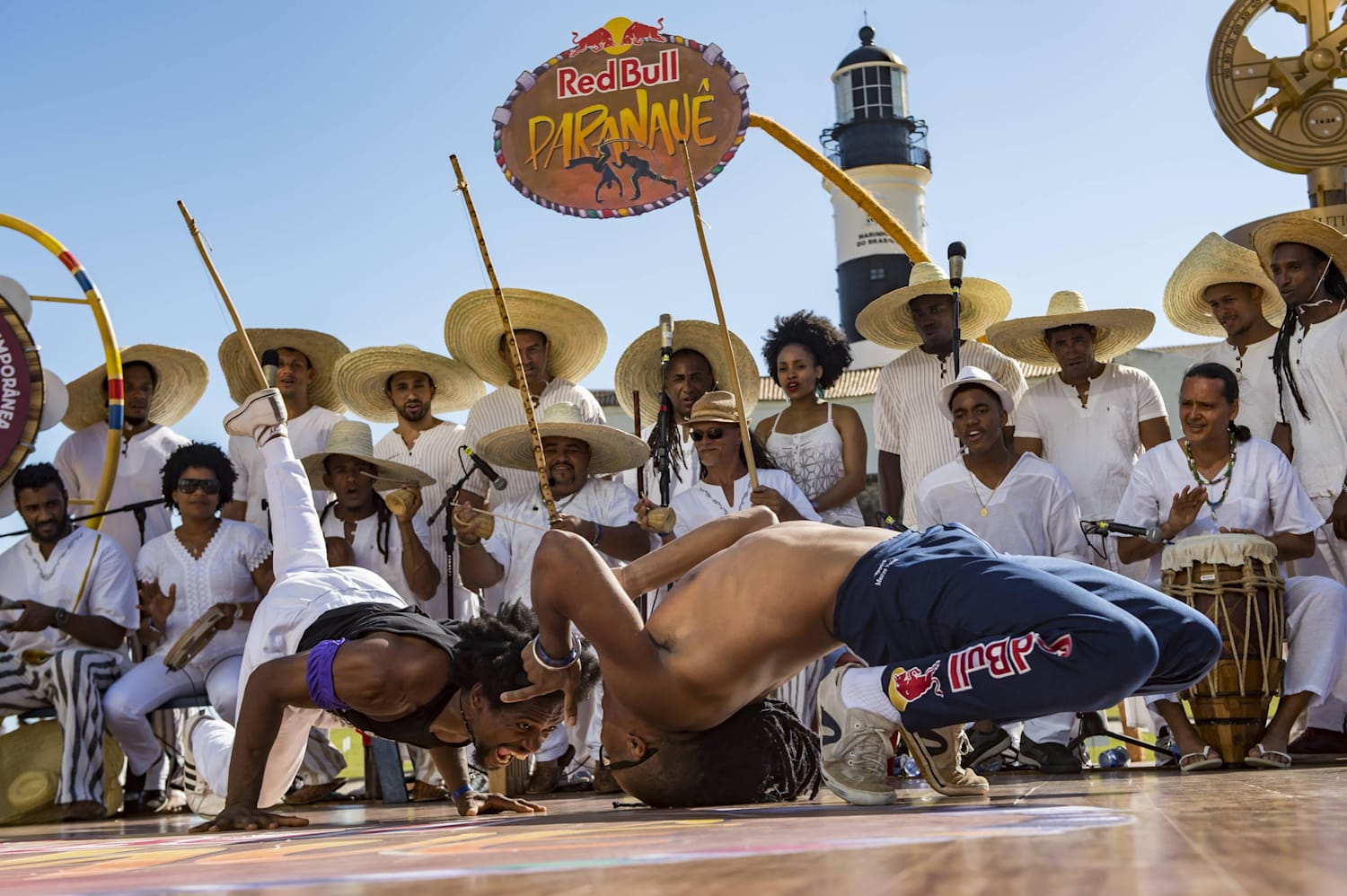Capoeira movimento AU Red Bull Paranauê