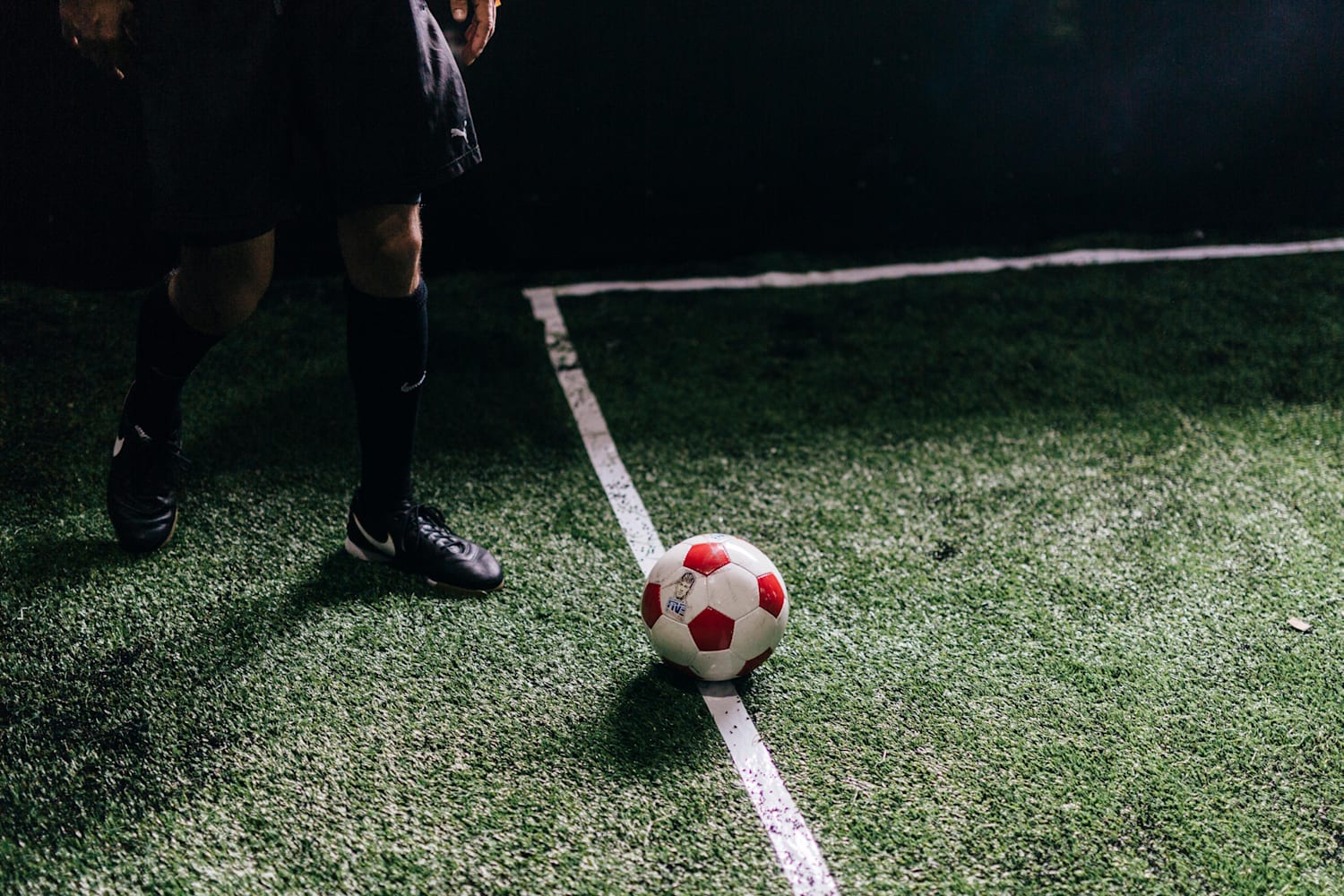 How to Head a Soccer Ball - A Soccer Player's Complete Guide To The Game