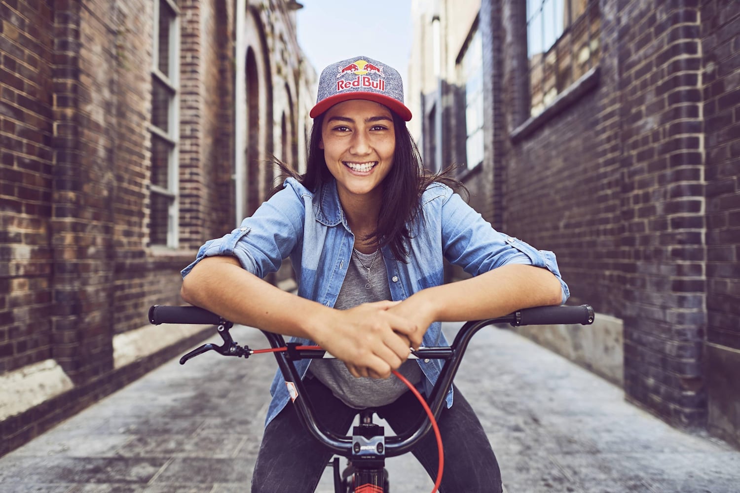 Девушка на BMX