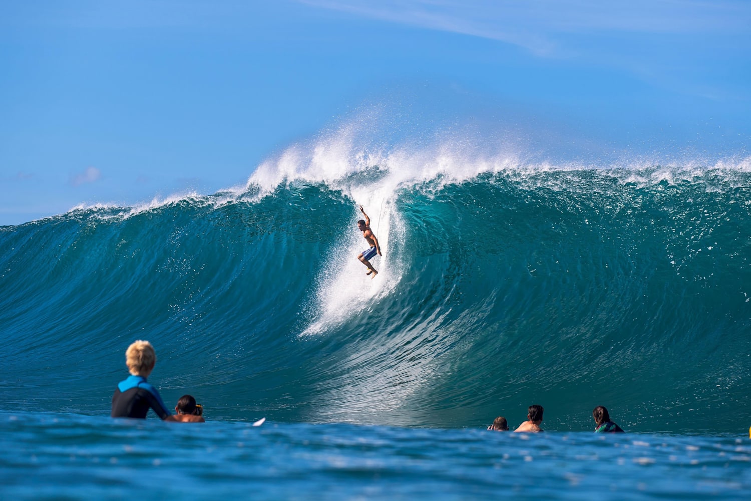 Surfing Hawaii North Shore Pipeline Big Wave Video