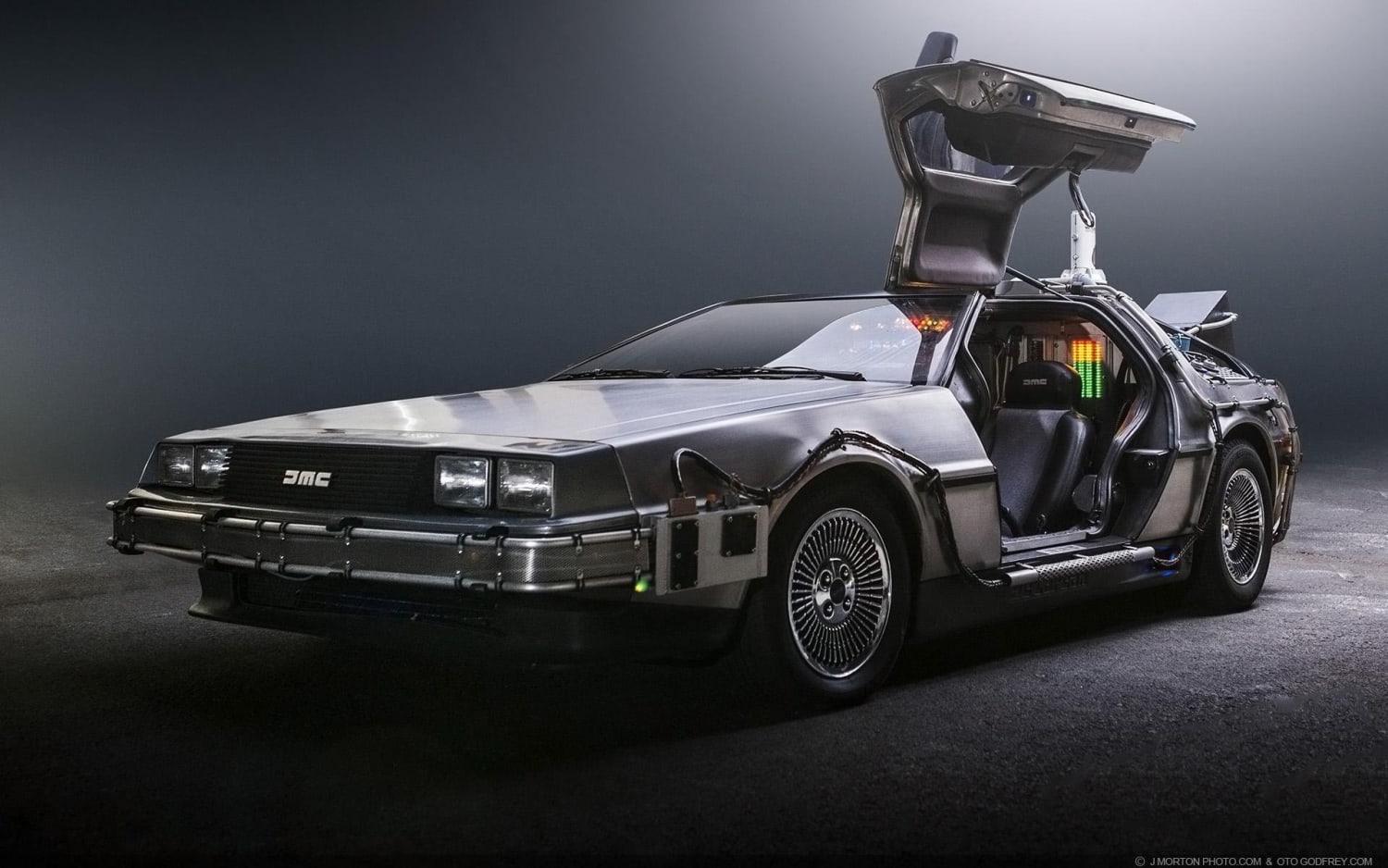 Rocket League ganha carro DeLorean do filme De Volta para o Futuro