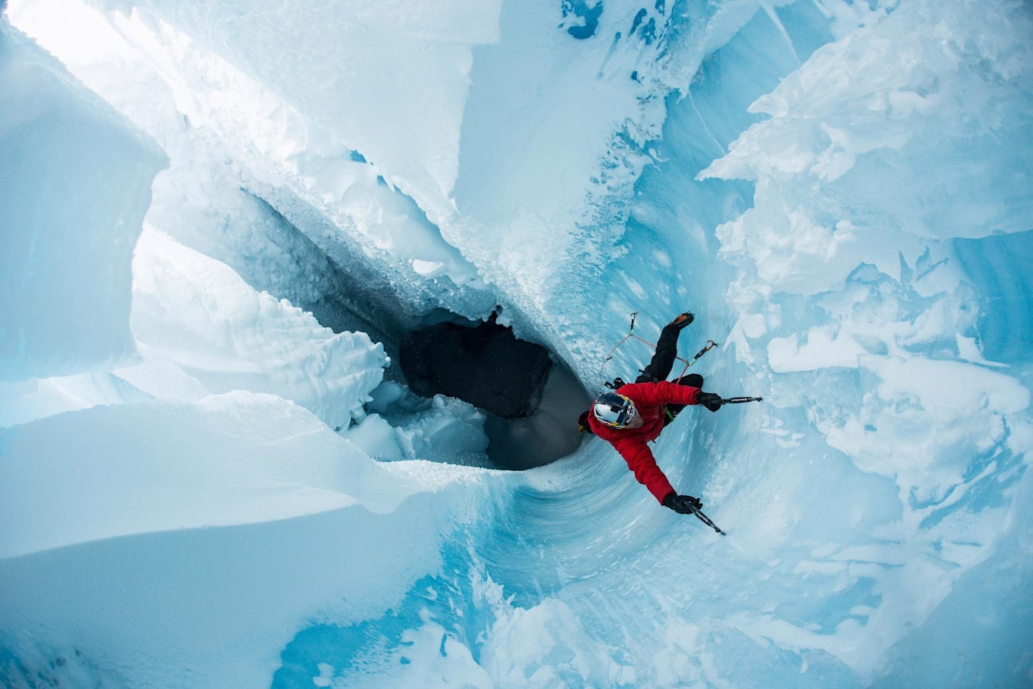 グリーンランドの氷河甌穴へ潜入 アイスクライミング 写真 ウィル ガッド