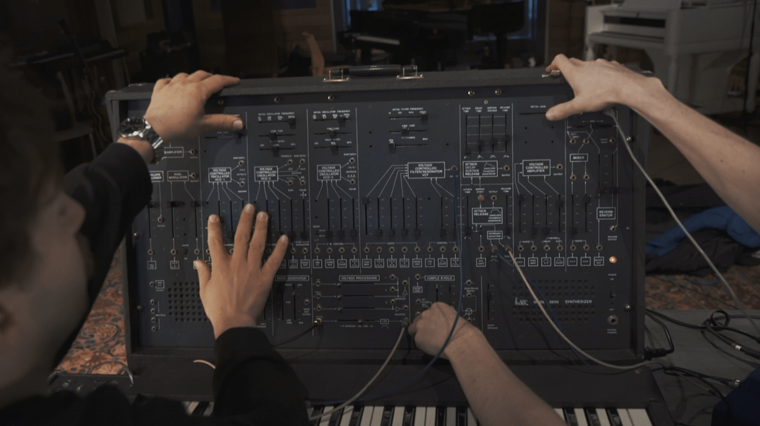 R2d2 synthesizer deals