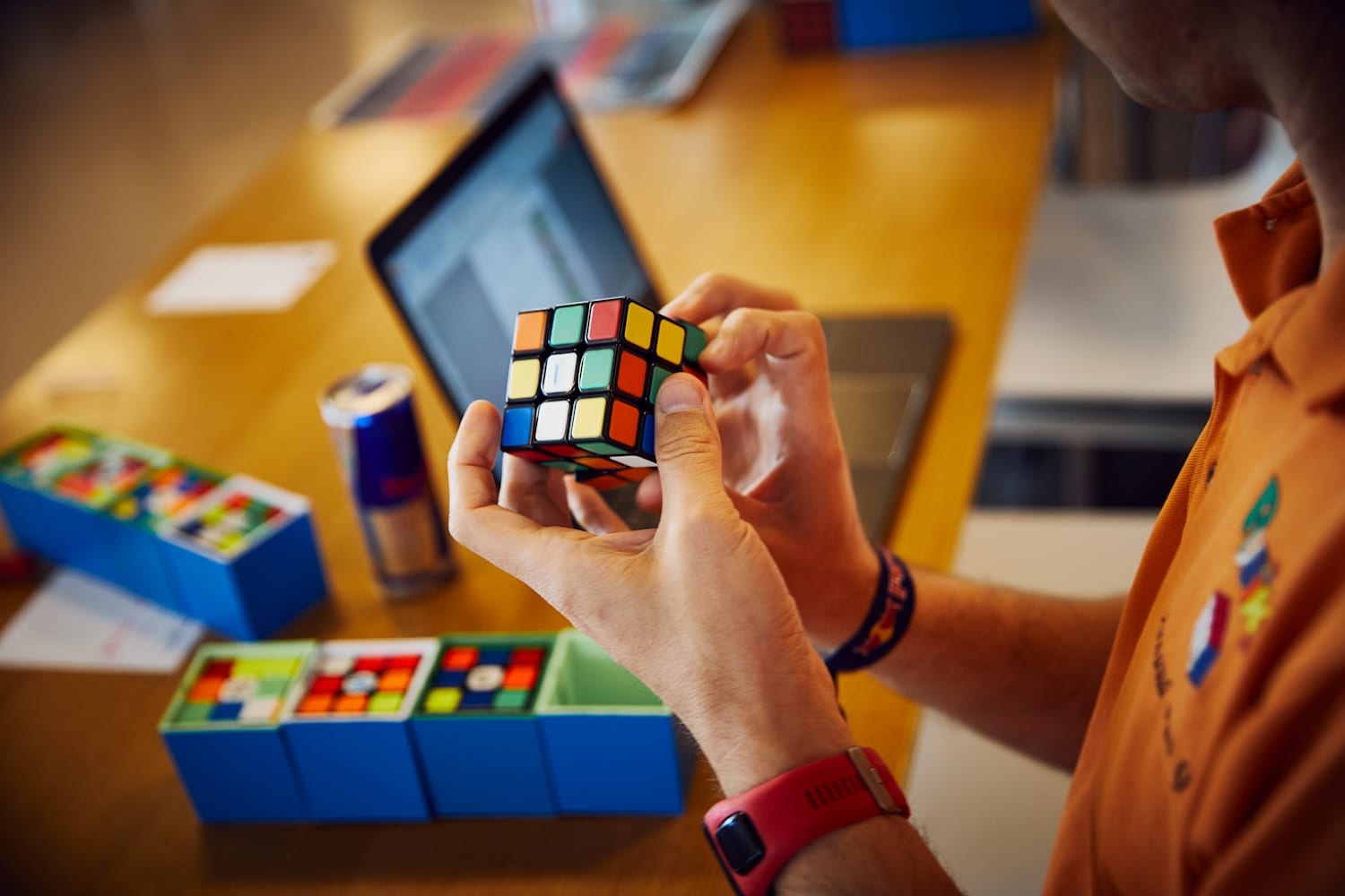 Connected Rubik s Cube How to solve it