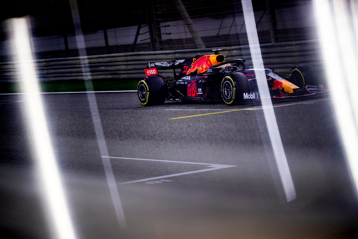 F1 シーズンを振り返る ダブルヘッダー3gp 6レースの違いを学ぶ レッドブル レーシング