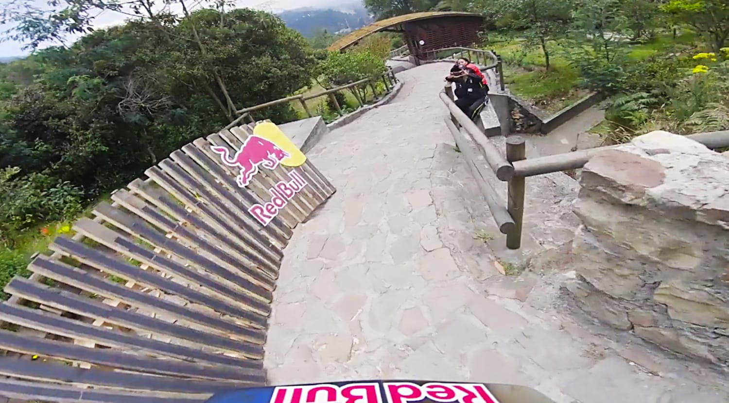 Red shop bull descenso
