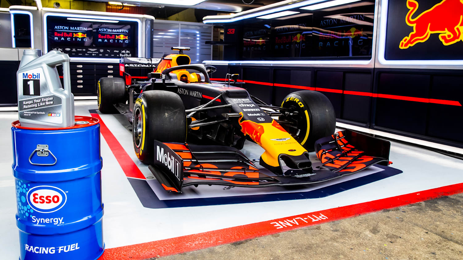 mobil red bull racing