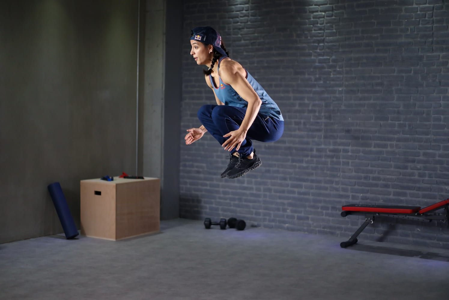 hazal nehir burpees handstand hold