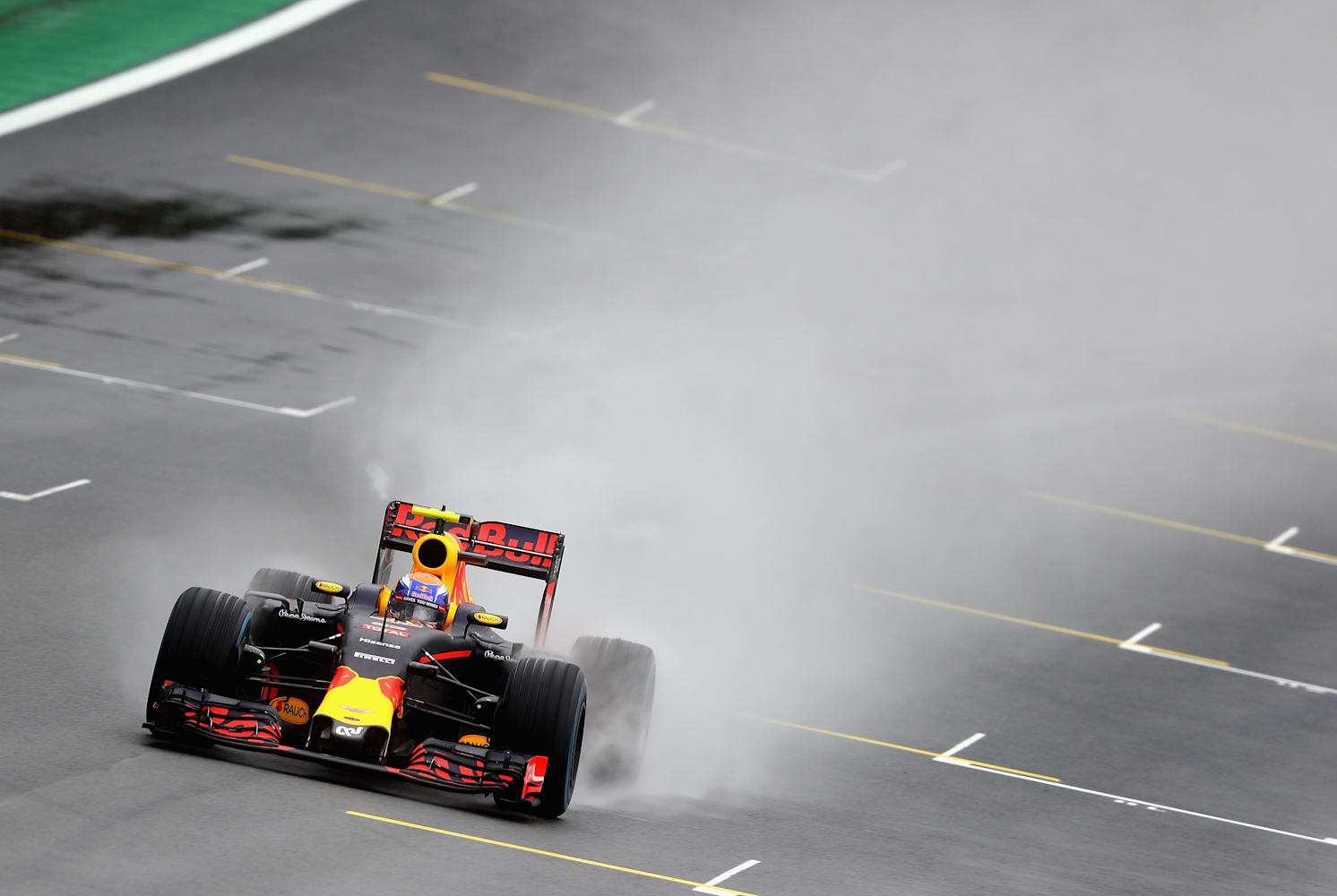 Brazilian GP red-flagged on second lap after first corner pile-up