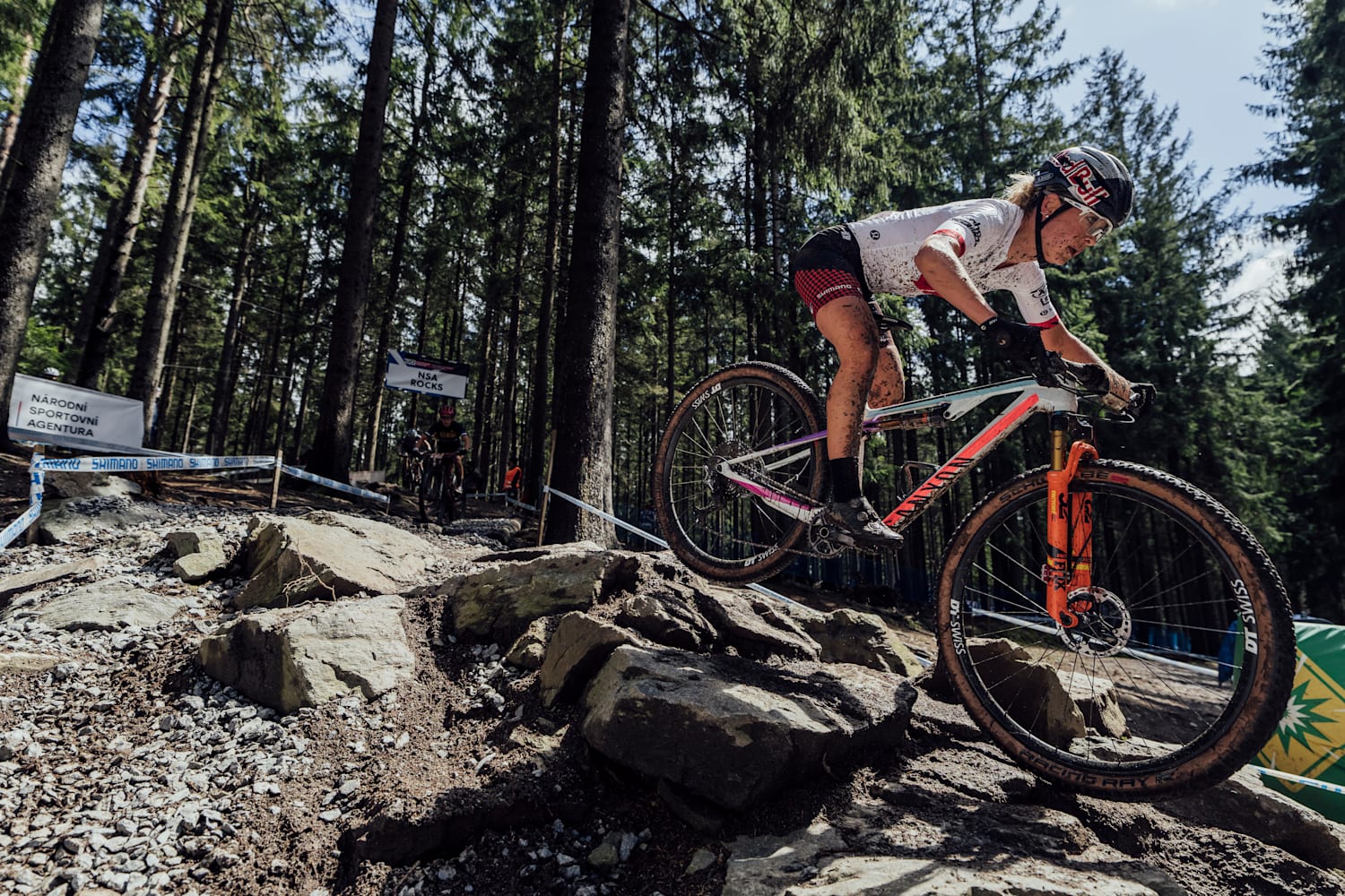 Femme et VTT