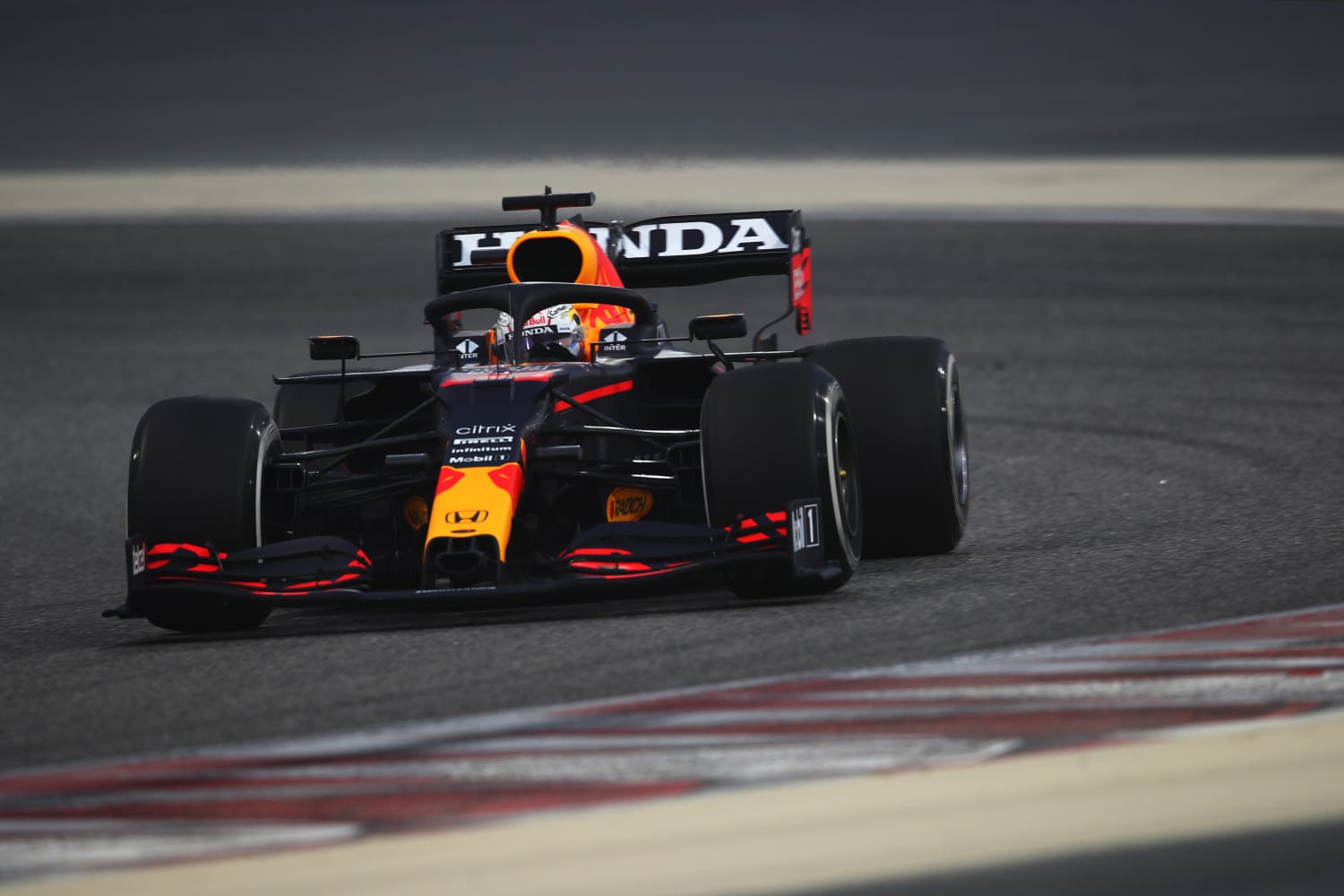 Red Bull Desafia Fãs da Fórmula 1 no Brasil: Pilote um Carro de Corrida na  Áustria 