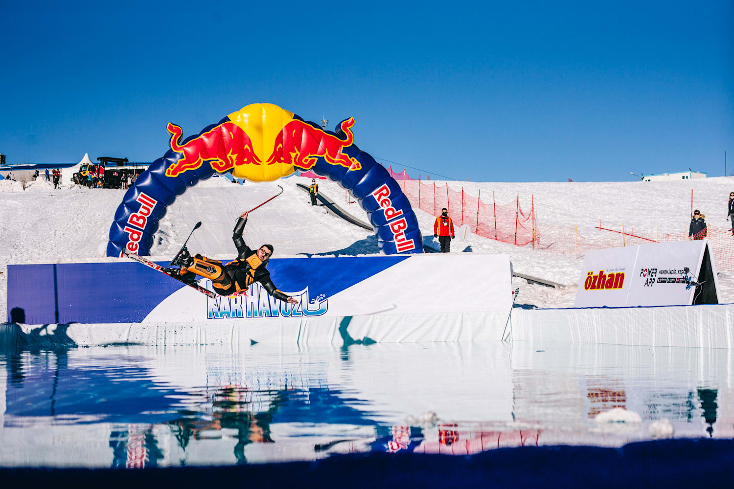 red bull kar havuzu film formatinda geri dondu