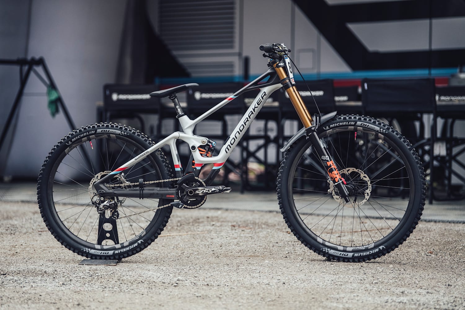 ローリー・グリーンランドのダウンヒルマウンテンバイク Mondraker