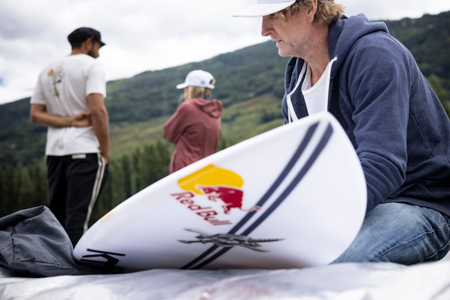Red bull hat surf 2025