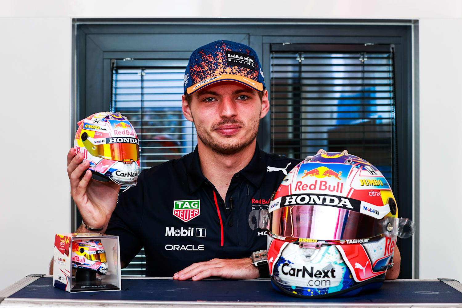 Max Verstappen Season 2022 F1 NO. 1 Red bull 1:2 Helmet NEW WORLD