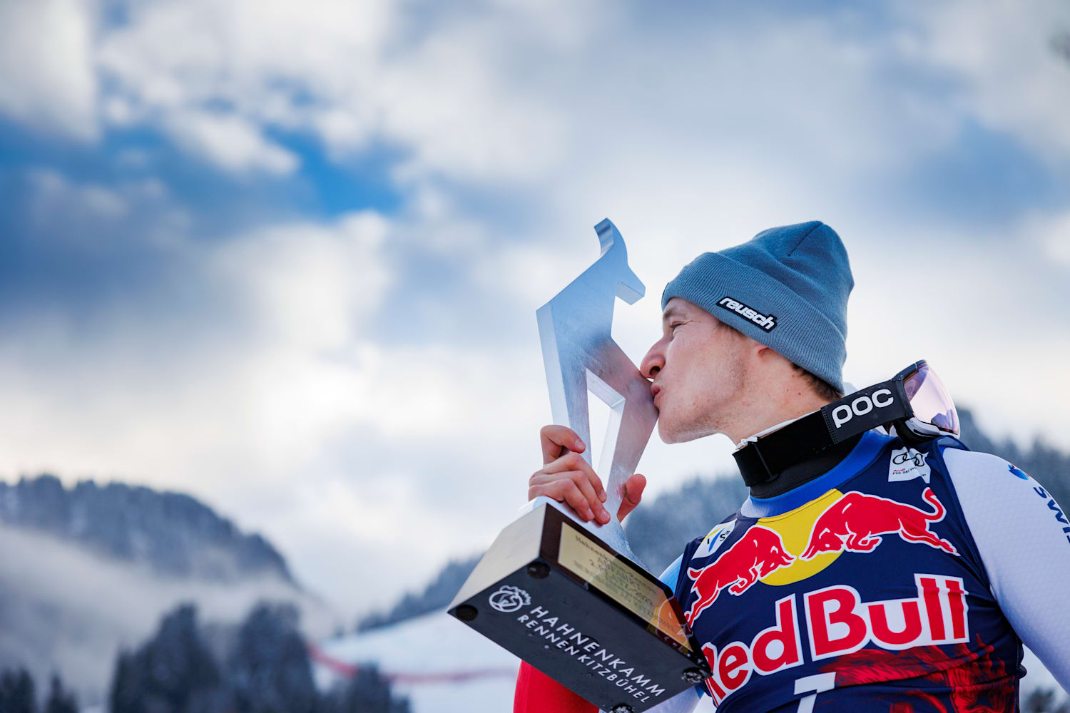Bonnet Redbull protection sport d'hiver red Bull couvre chef ski
