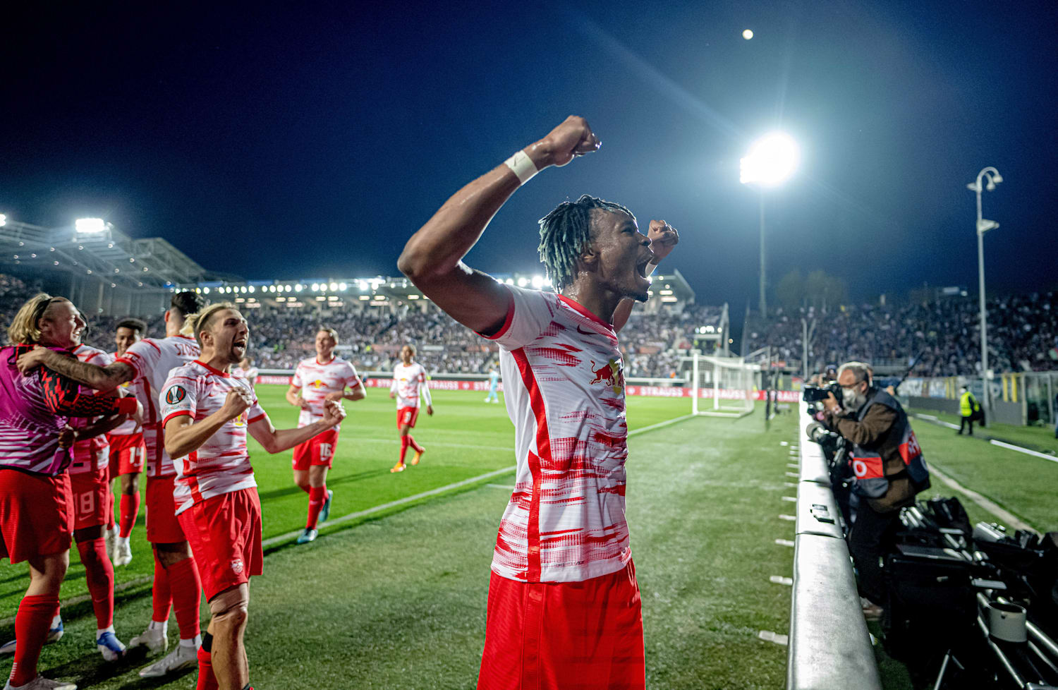 モハメド シマカン サポーターと監督から愛されるrbライプツィヒdf サッカー 選手 レッドブル