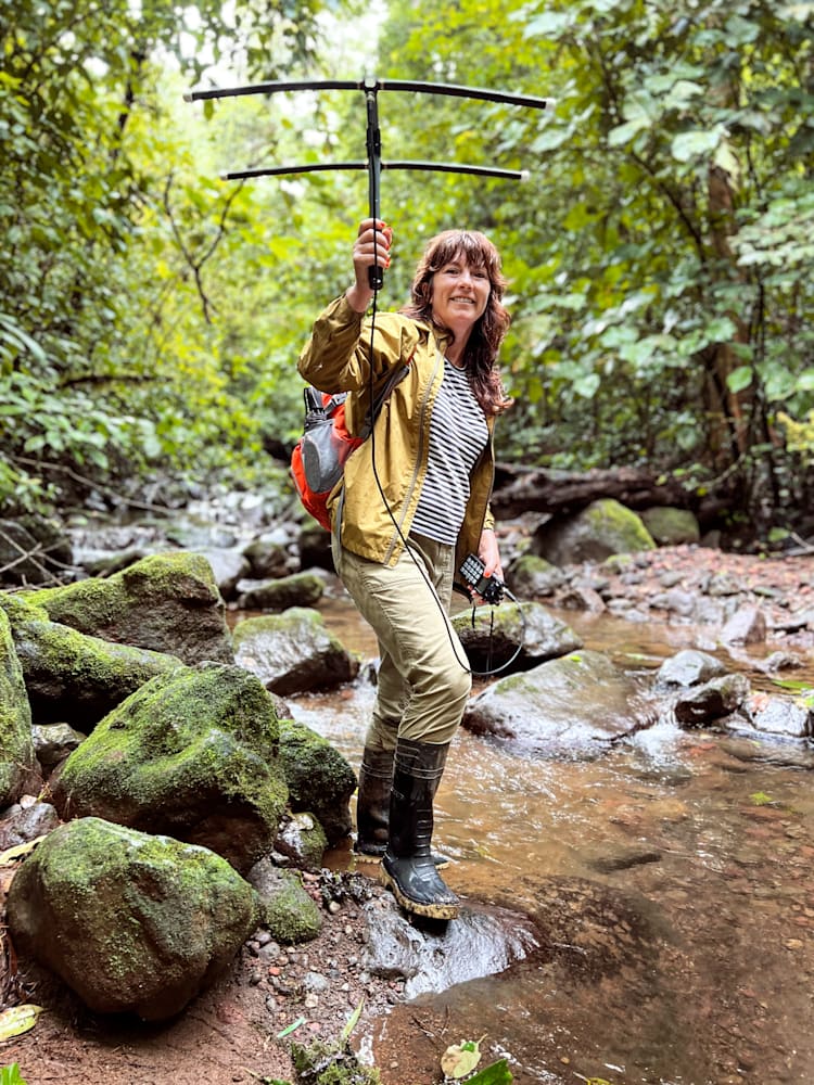 Lucy Cooke zoologist: animal behaviour book – Bitch