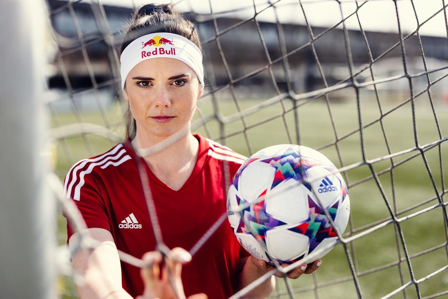 サラ ザドラジル サッカーオーストリア女子代表100試合出場を誇る鉄人mf レッドブル