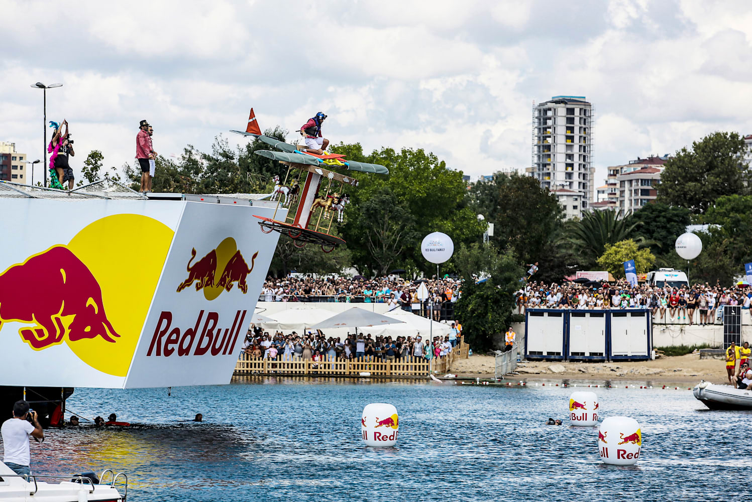 Montgomery flydende tæppe Red Bull Flugtag: Event Overview, Stories & Videos
