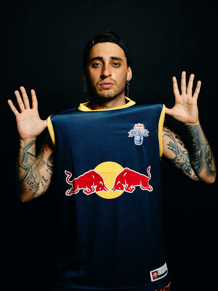 Descubrir 97+ imagen red bull batalla de gallos ropa