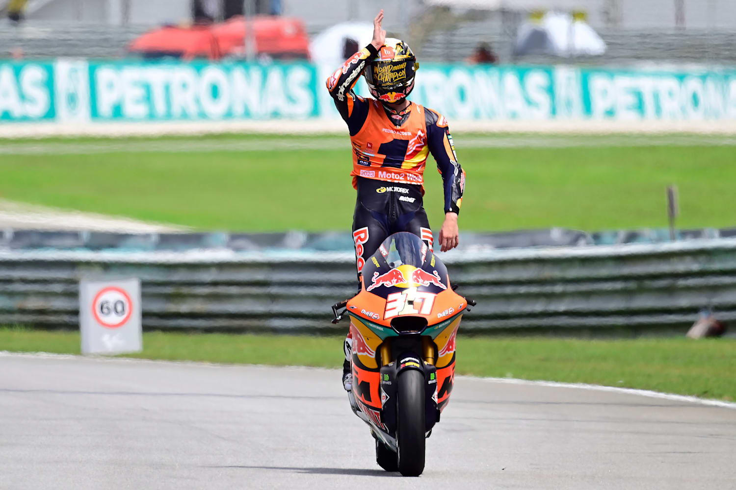 pdro-acosta-moto2-malasia-celebracion