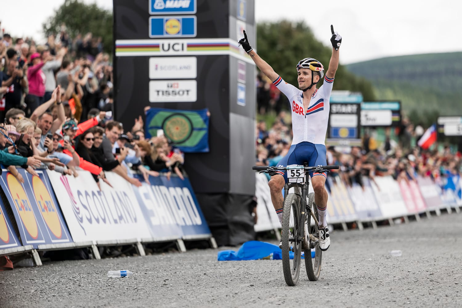 TOM PIDCOCK TAKES 2022 CYCLOCROSS WORLD CHAMPIONSHIP - Road Bike Action