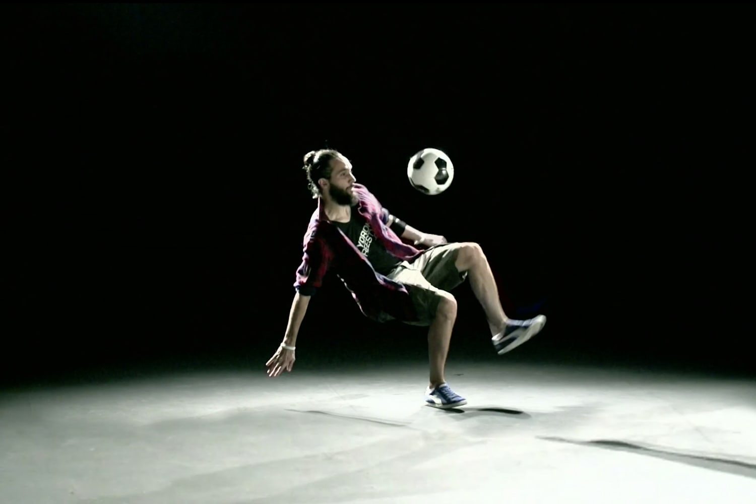 Red Bull Street Style Freestyle Football Tips Tricks .current freestyle football world champion.brazil number 1 and current champion. the yorok