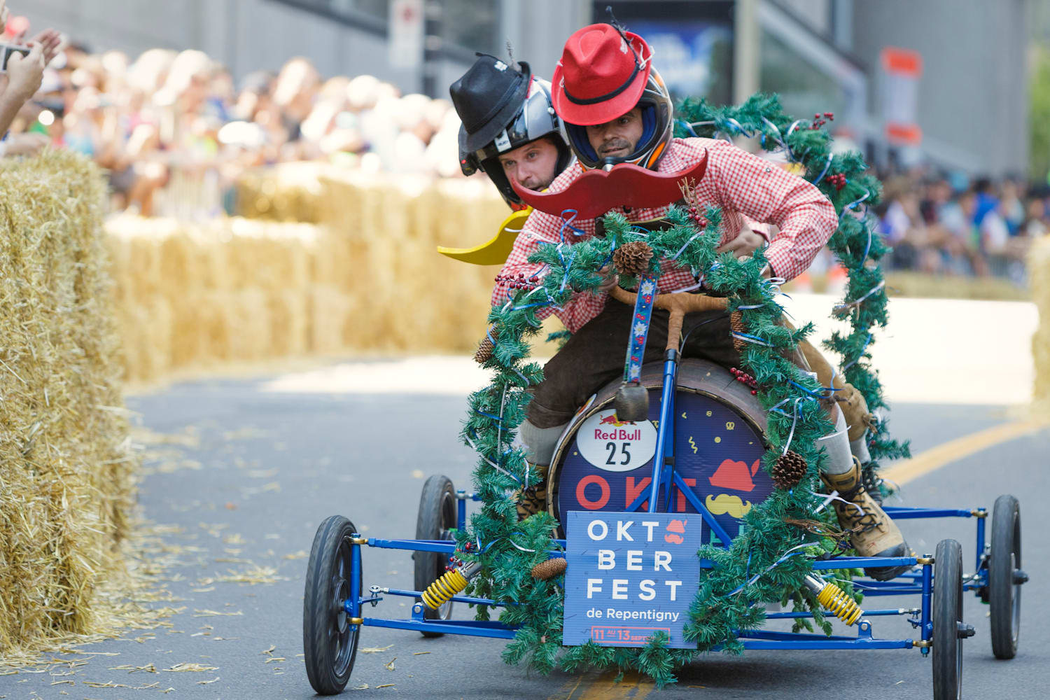 Red Bull Soap Box Race Montreal Editorial Photo - Image of soap, caped:  58999611