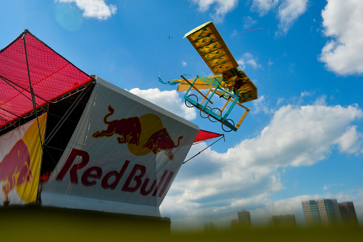 hjort I nåde af Ære Red Bull Flugtag: human-powered flying machines - show