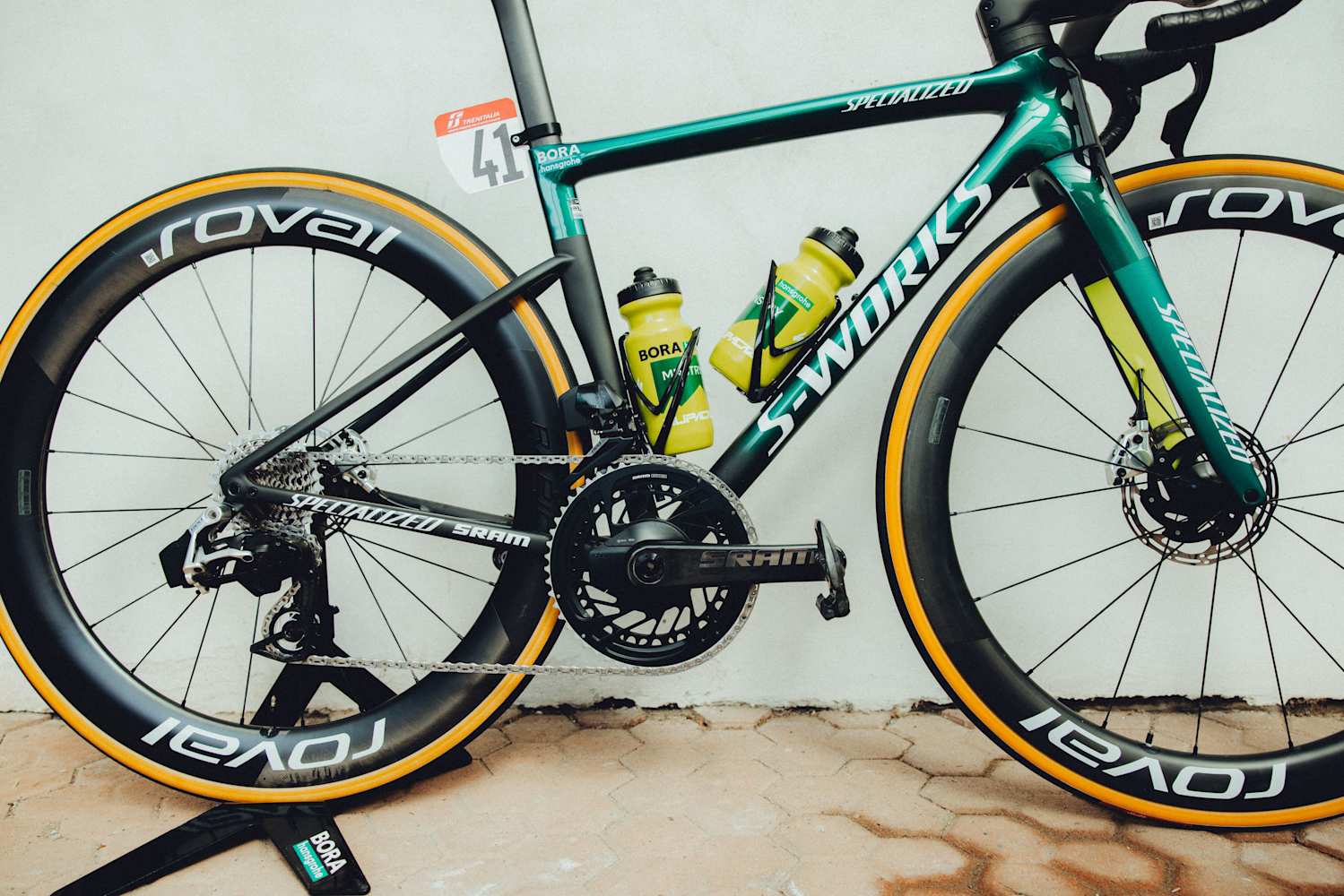 Effortless Performance: BORA - hansgrohe rides SRAM RED AXS