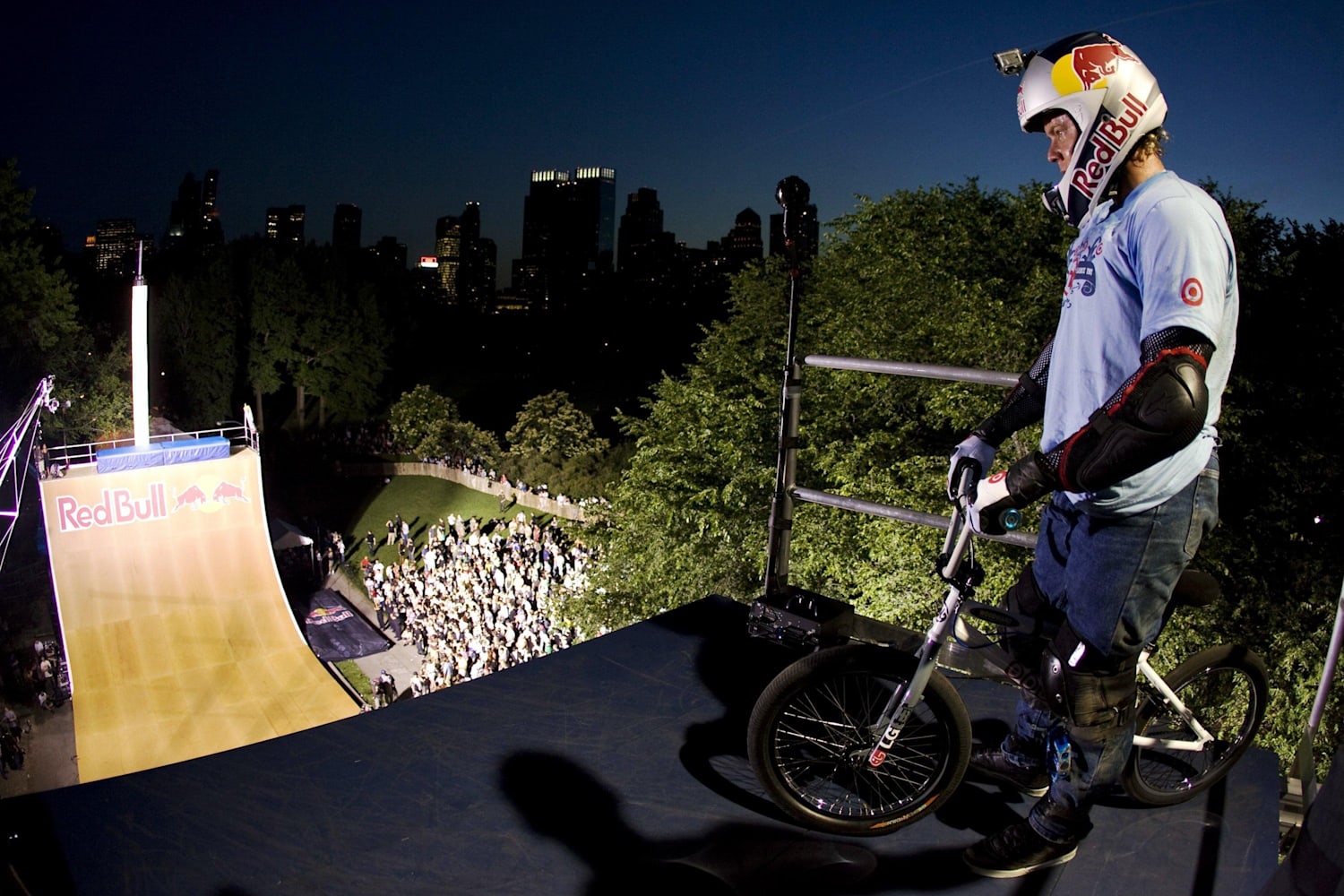 Kevin Robinson breaks BMX high air world record