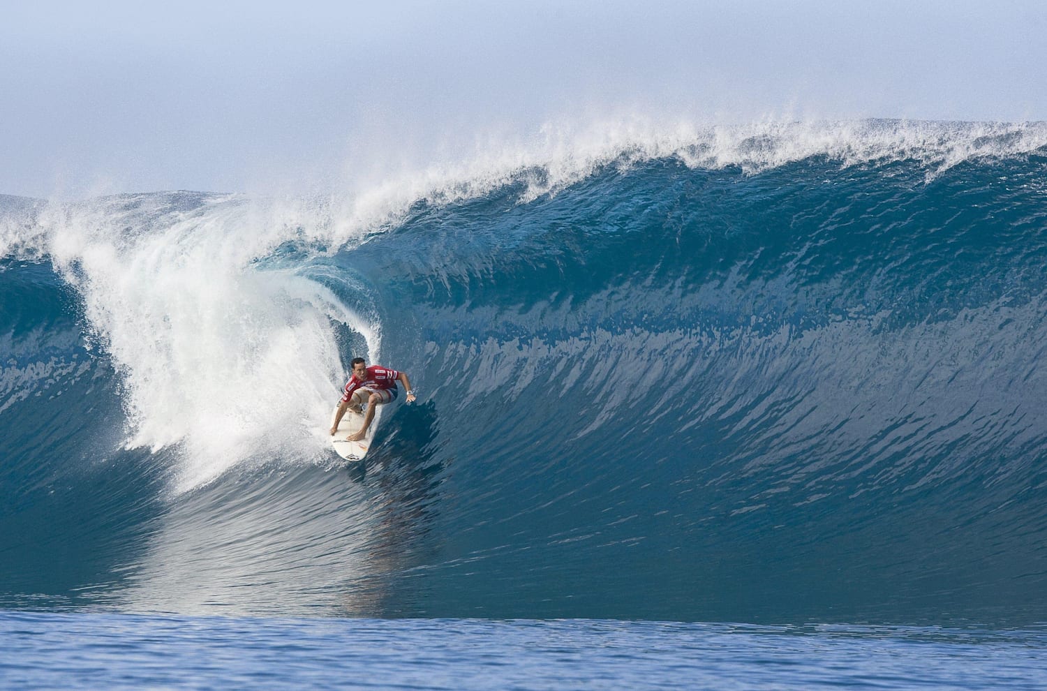 jordy-smith-surfing-in-tahiti