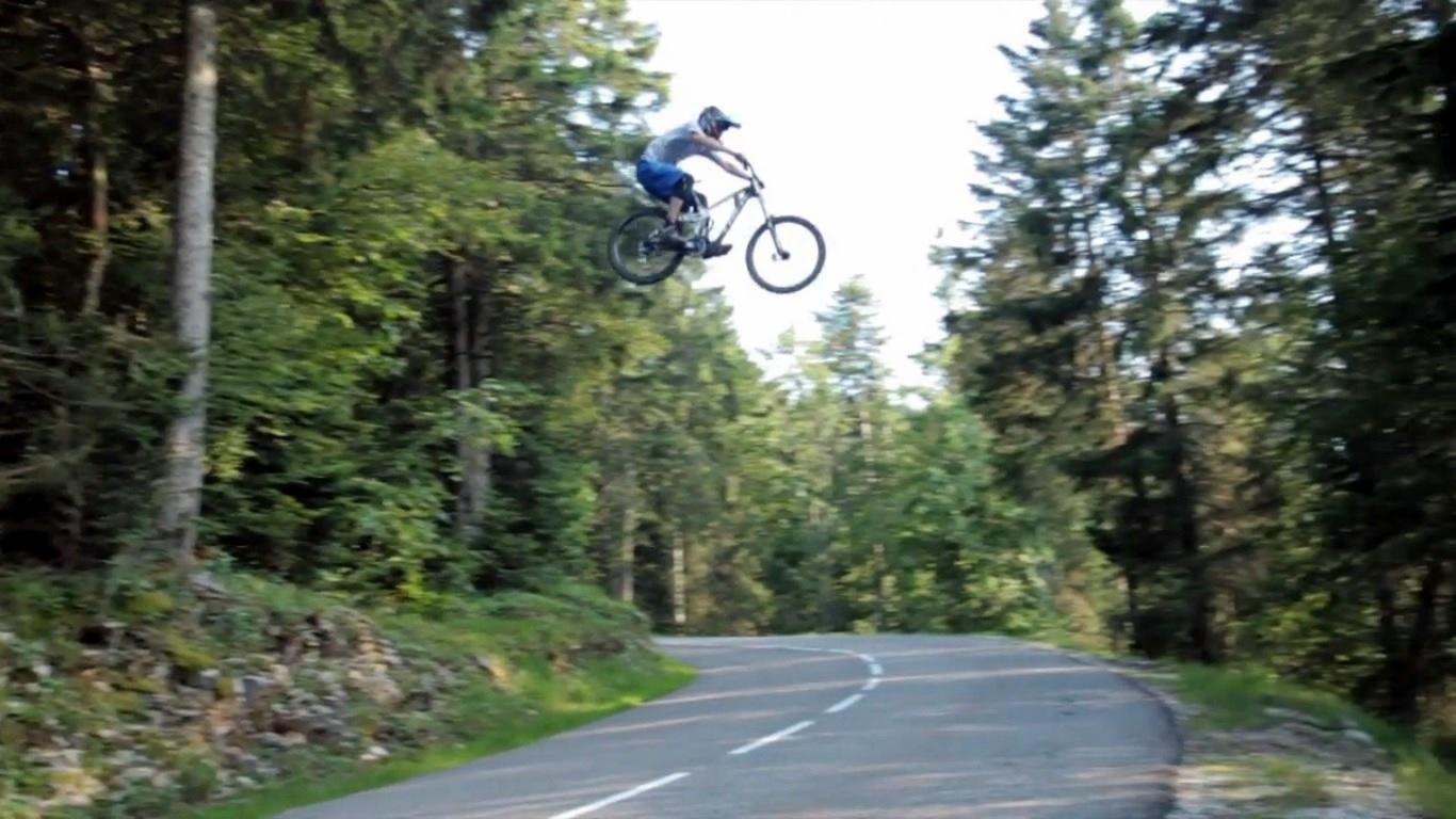 Road gap over the Tour de France