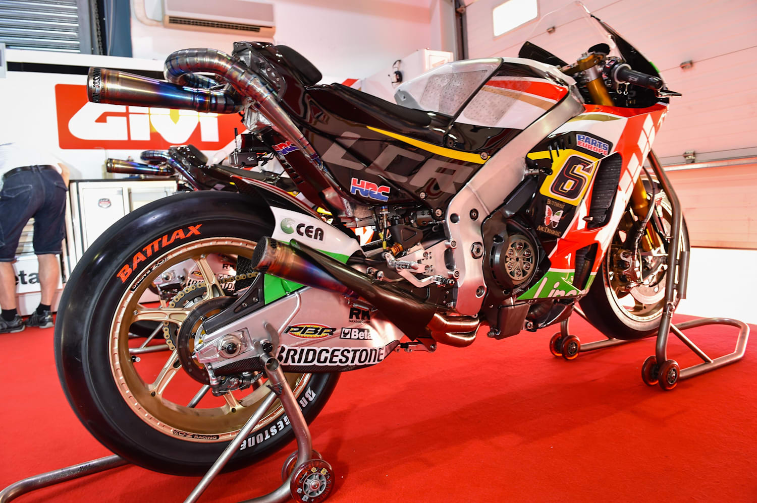 stefan-bradlのhonda-rc213v.jpg