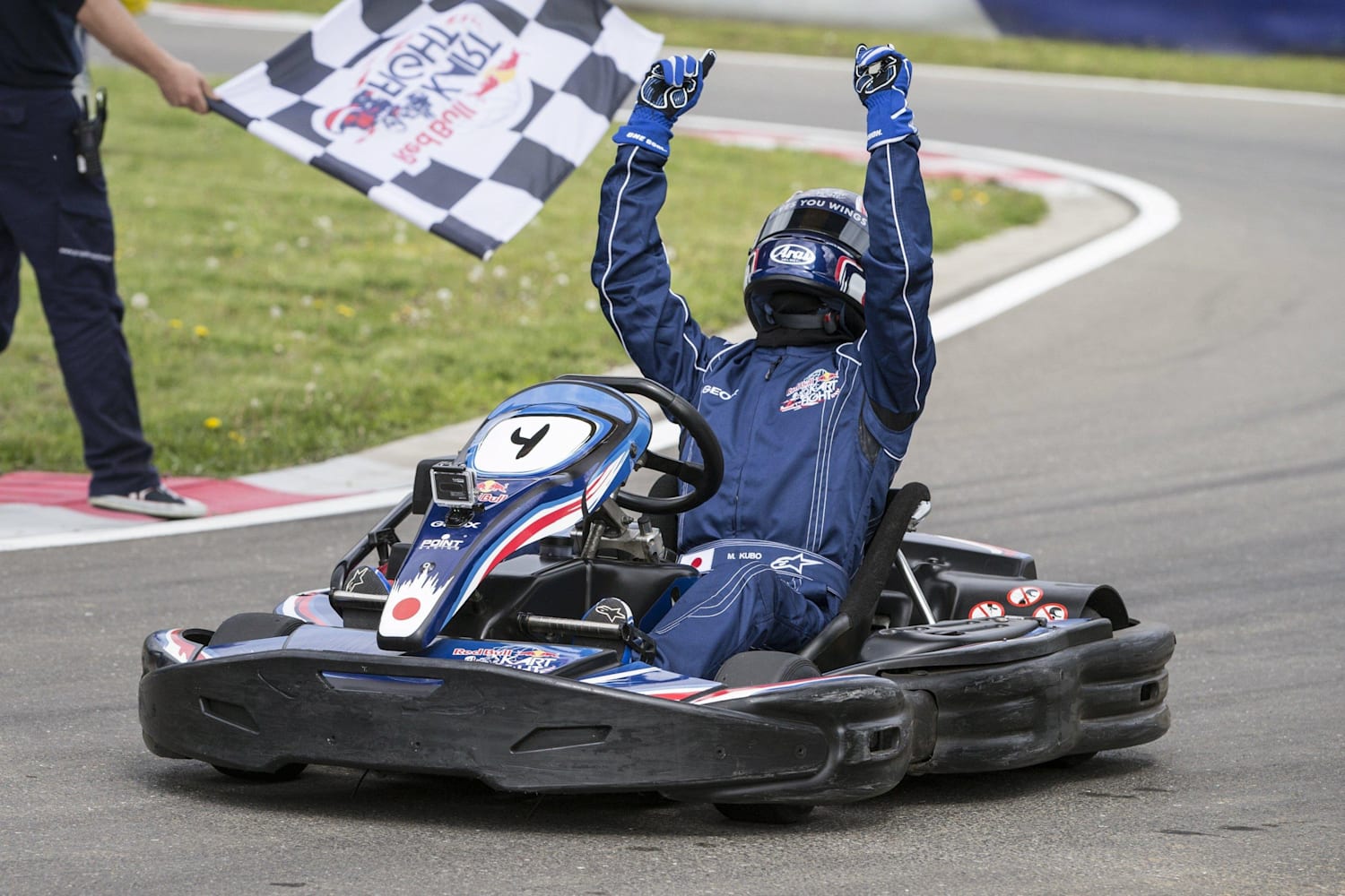 レーシングカート red-bull-kart-fight-world-