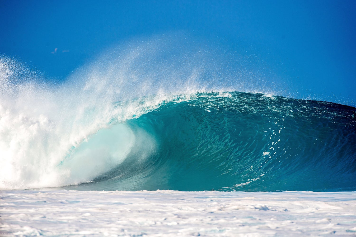 Waves in hawaiian top
