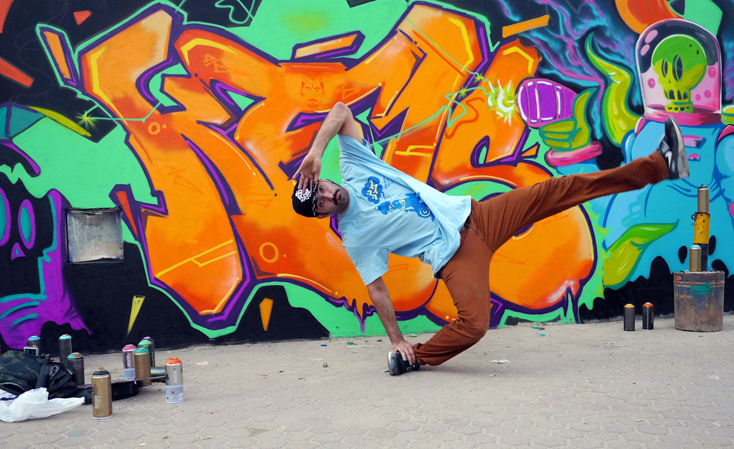QP3 ワークエプロン　ワークグローブ　タオル　GRAFFITI Kuwait's First Epic Collaborative Graffiti Wall