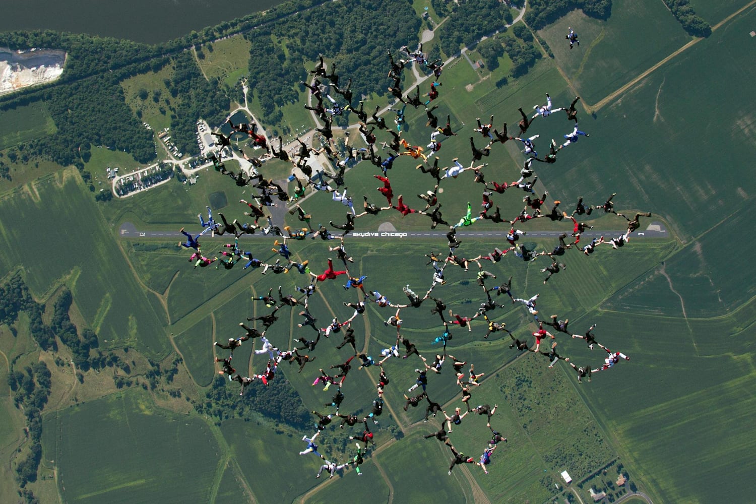 Skydivers Set New 164-way Formation Record in 2015