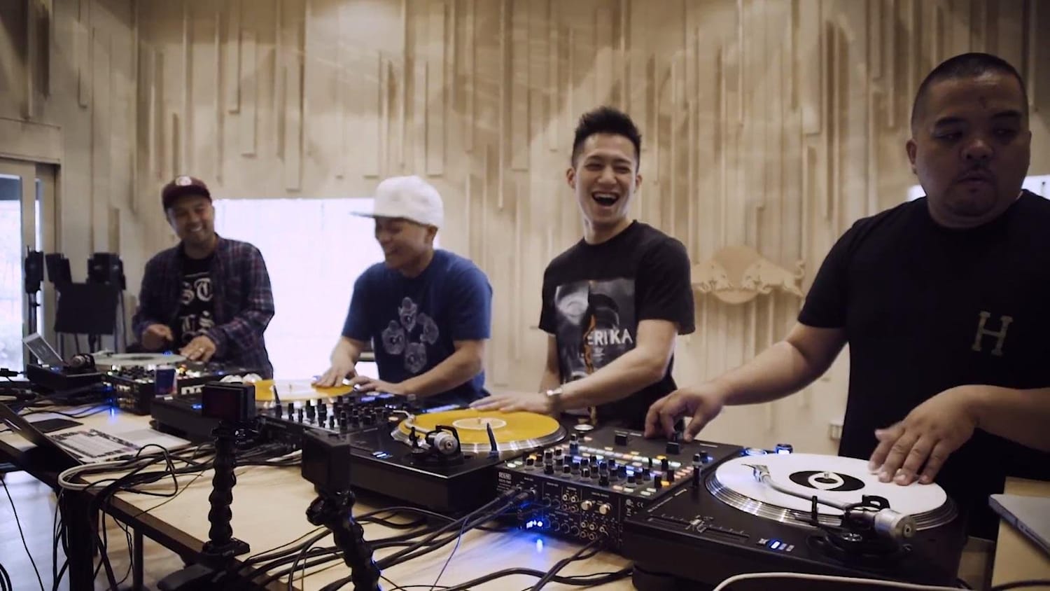 Invisibl Skratch Piklzのドキュメンタリー三部作『From Skratch』完成！