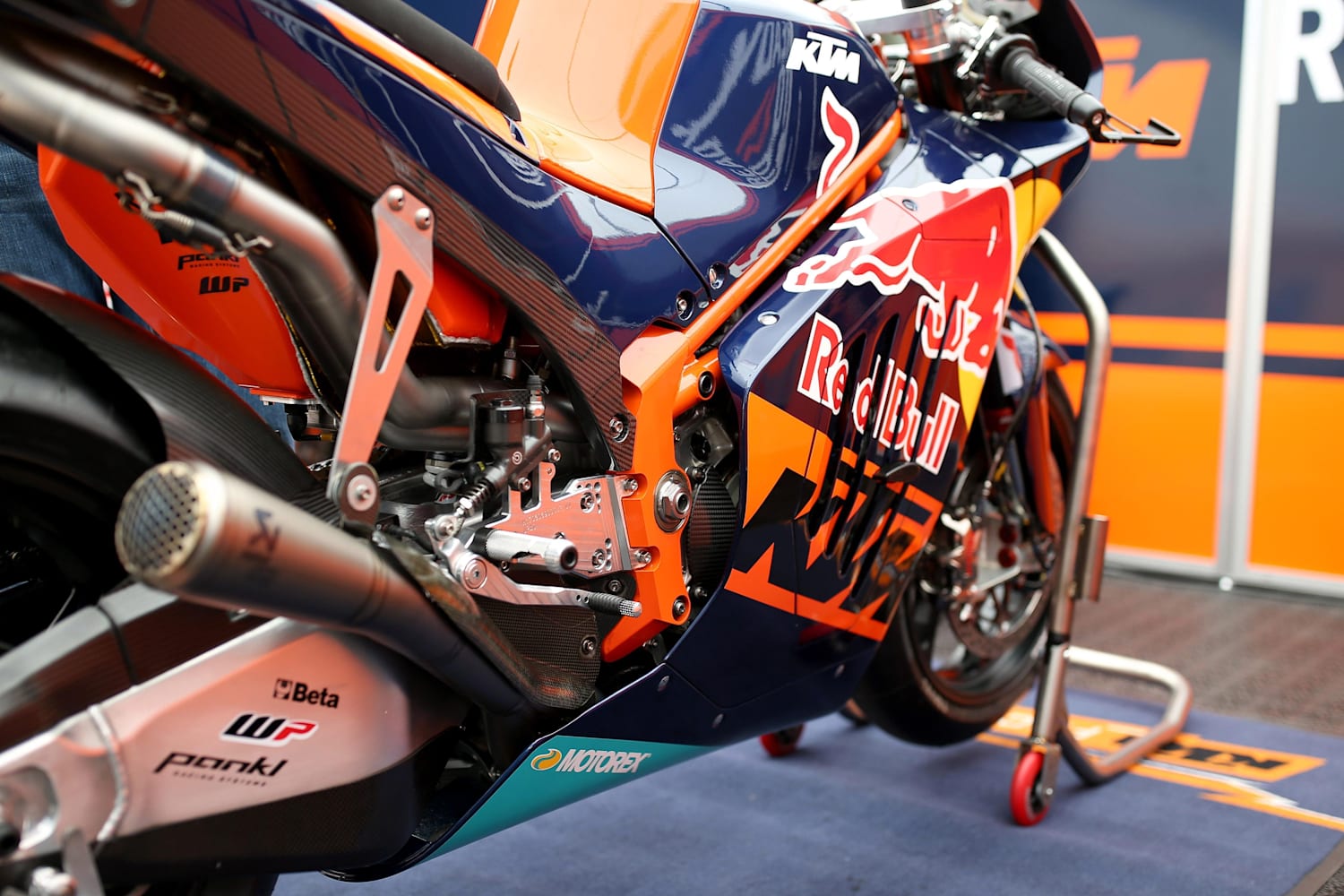 Alex Hofmann presents the KTM RC16