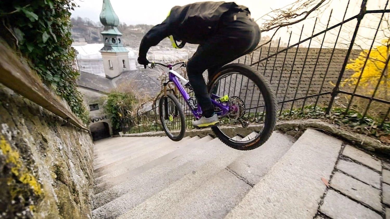 Fabio Wibmer: Urban freeride rip in Salzburg *video*