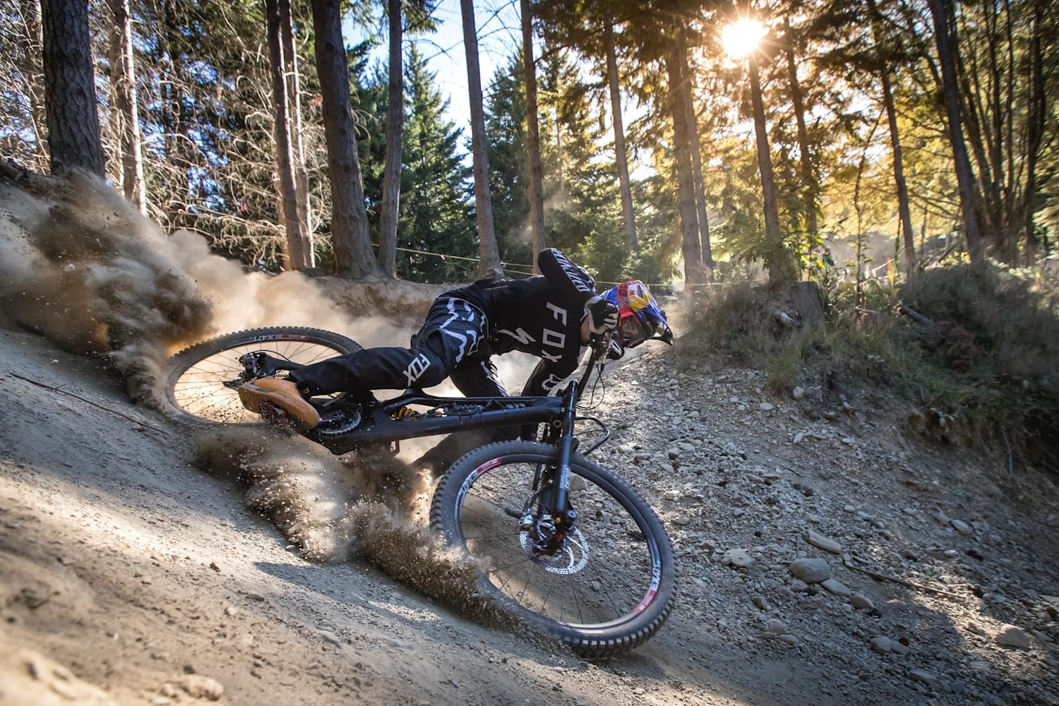 Insight into Loic Bruni DH MTB Set Up with Mechanic