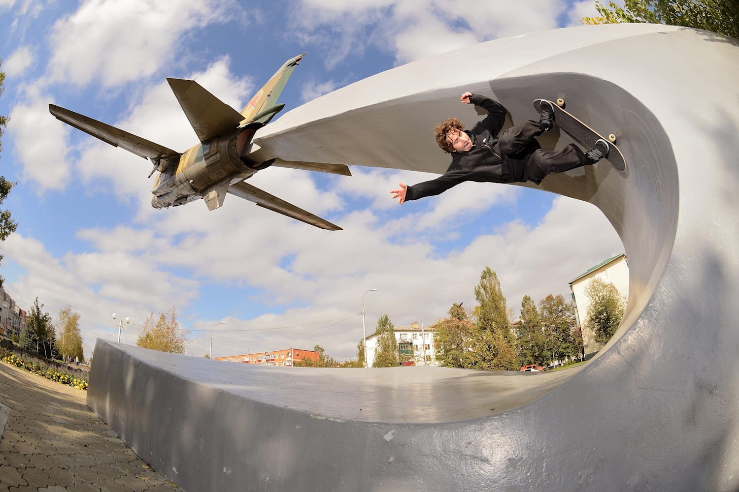 Russian Riviera - join an international skate raid