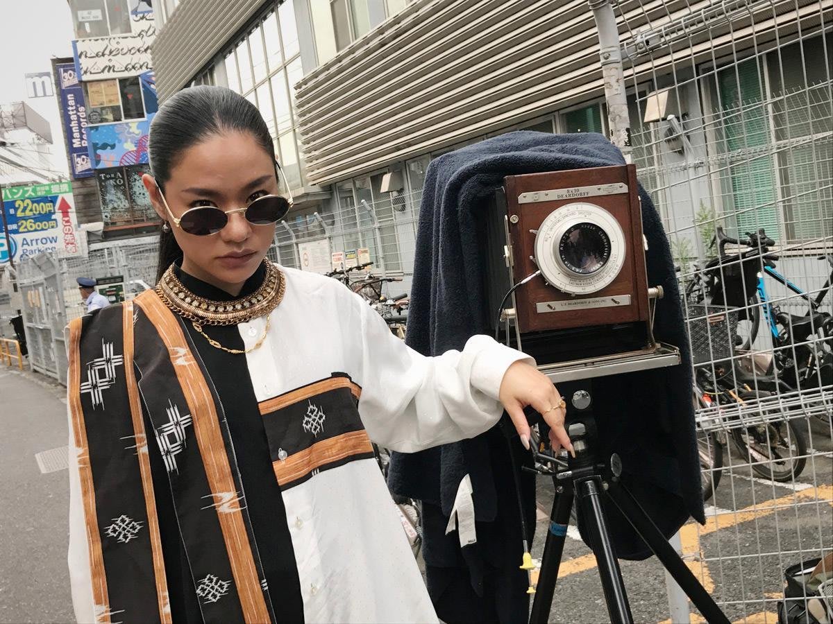 昔のカメラでフォトセッション＜渋谷×Awich＞ レッドブル