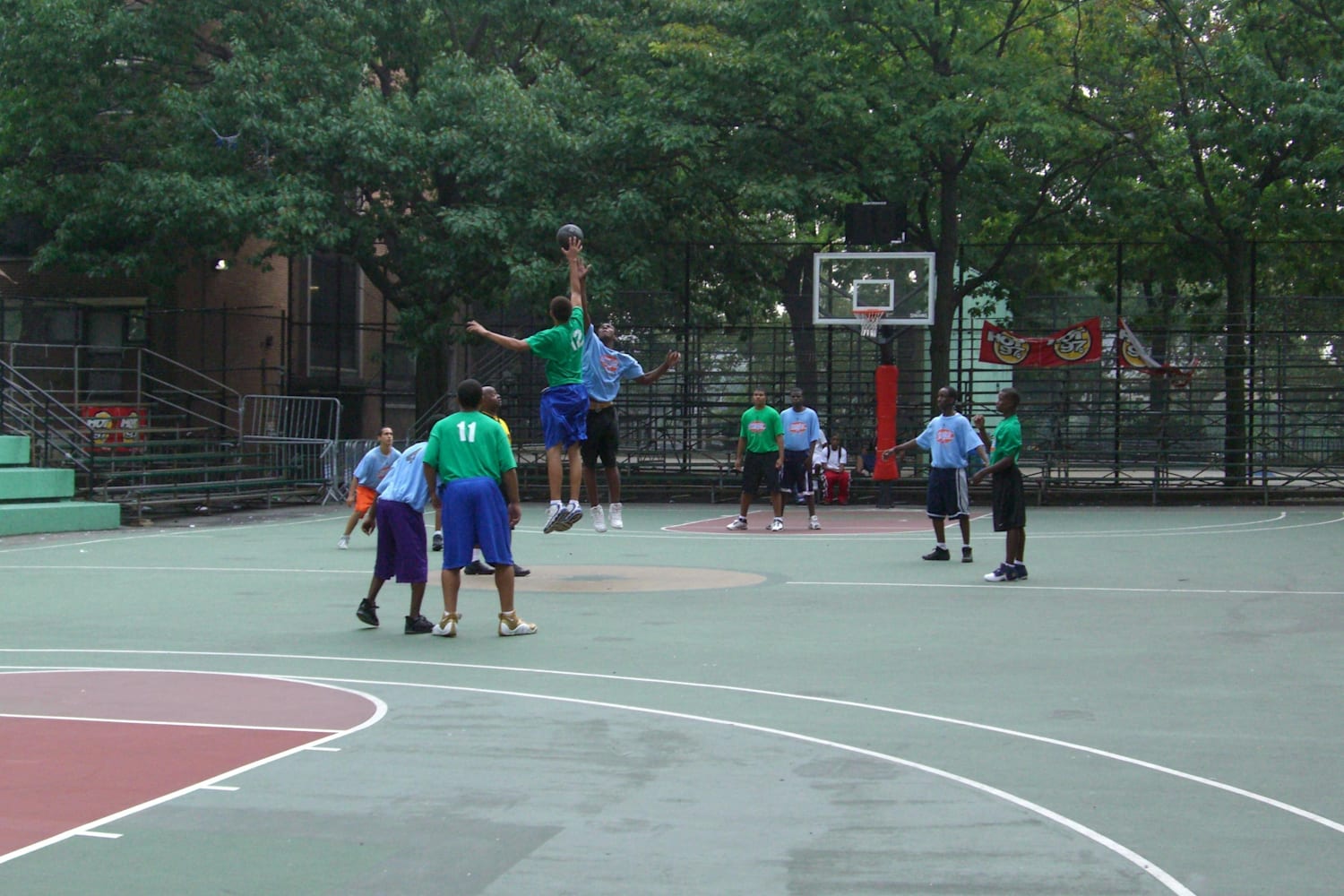 Rucker Park playground legendaire de New York Basket