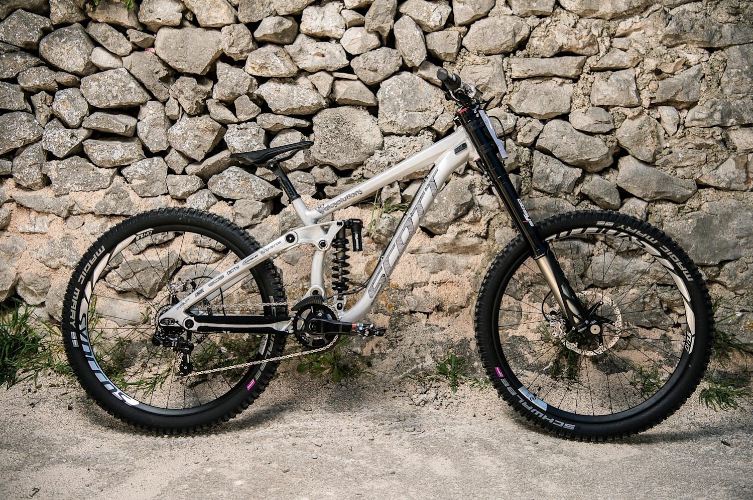 Gaeten Vige Scott DH prototype bike images and info