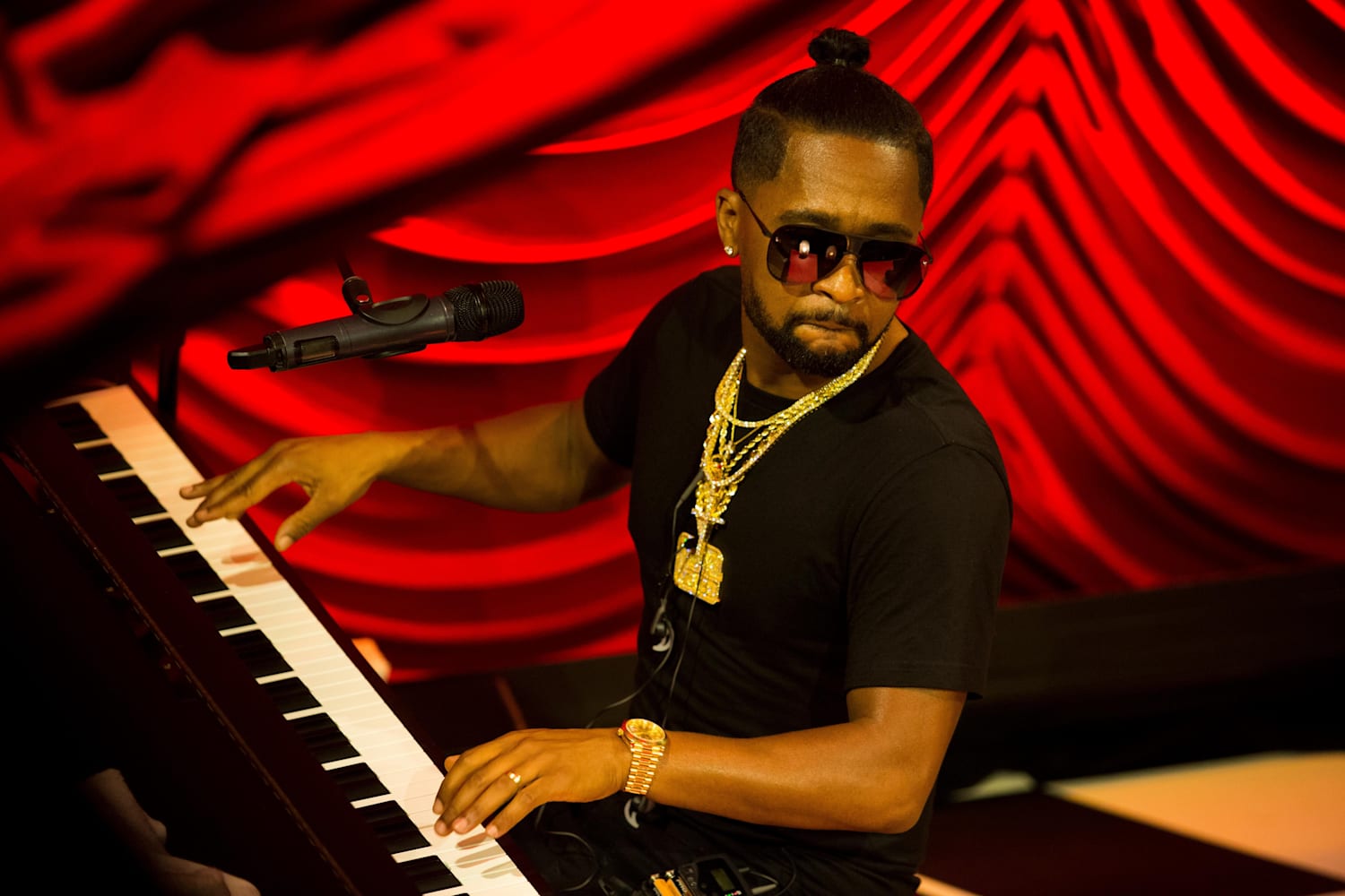 洋楽 G-RAP EXECUTIVE PRODUCER Captivating the Crowd: When to Hold Back and Speed Up