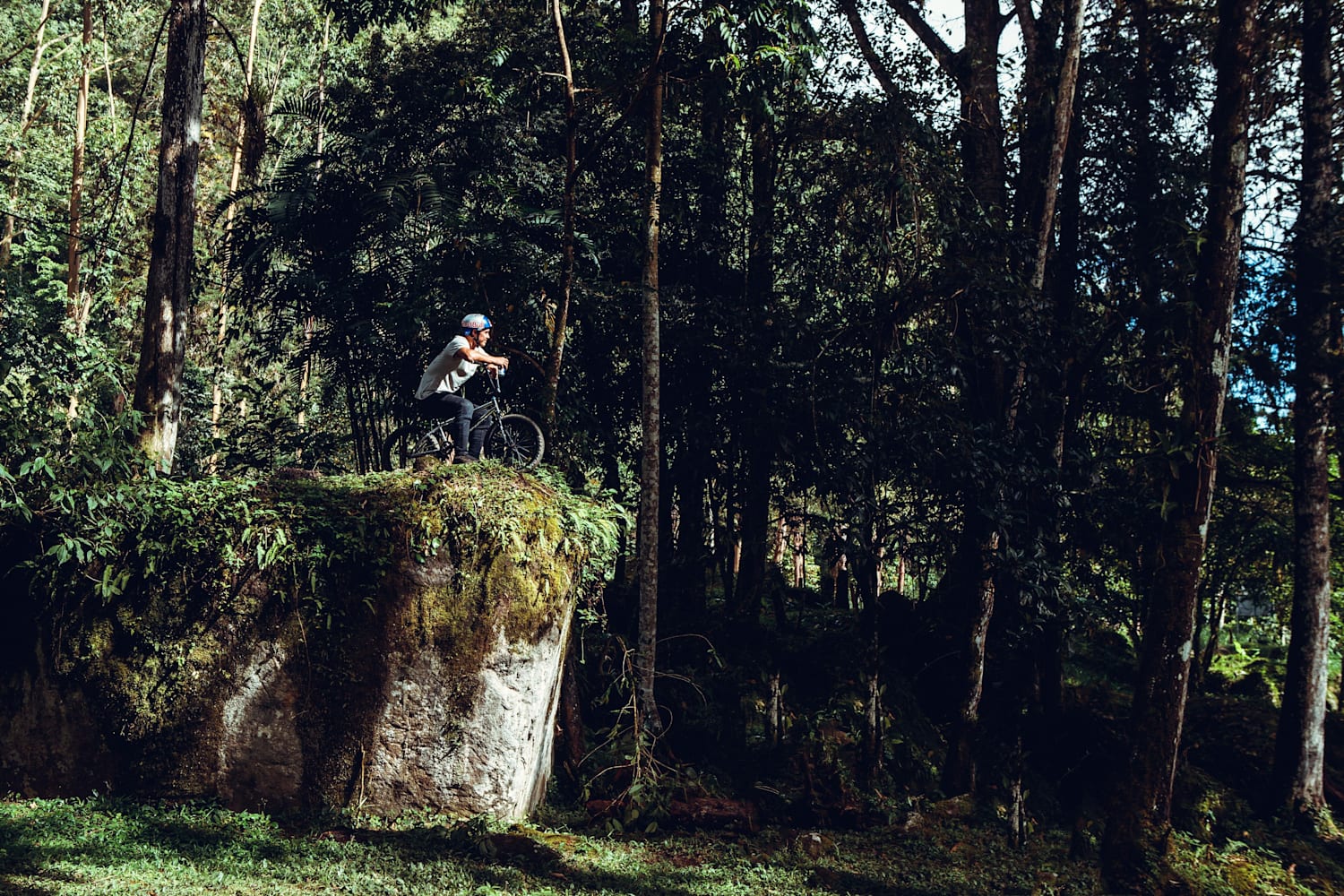 Bio Park』：コスタリカのジャングルでBMXライド！| Red Bull TV