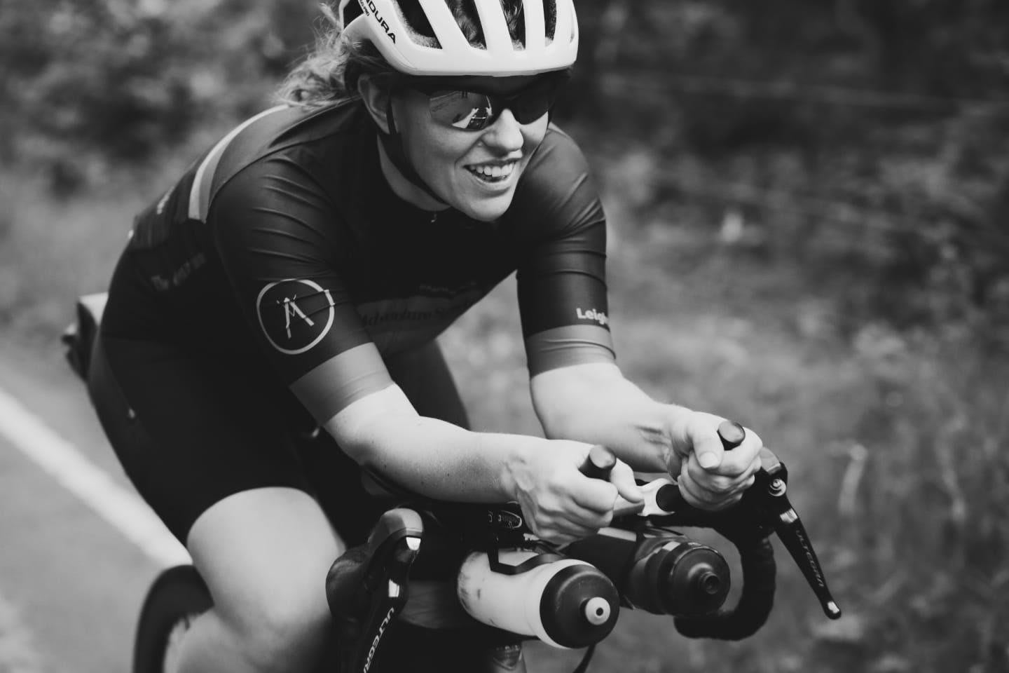 Jenny Graham breaks round the world cycling record